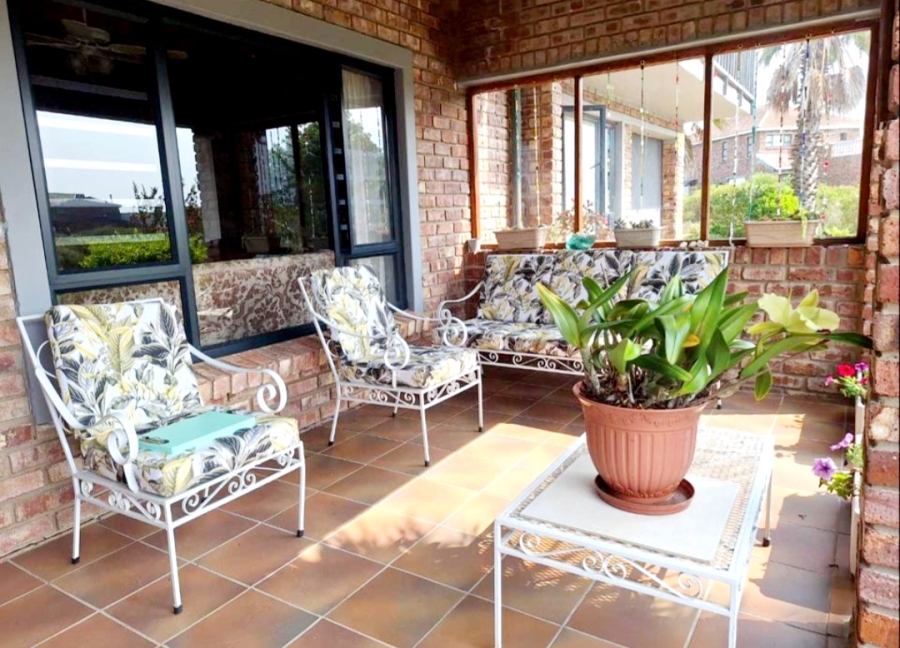 4 Bedroom Property for Sale in Boggomsbaai Western Cape